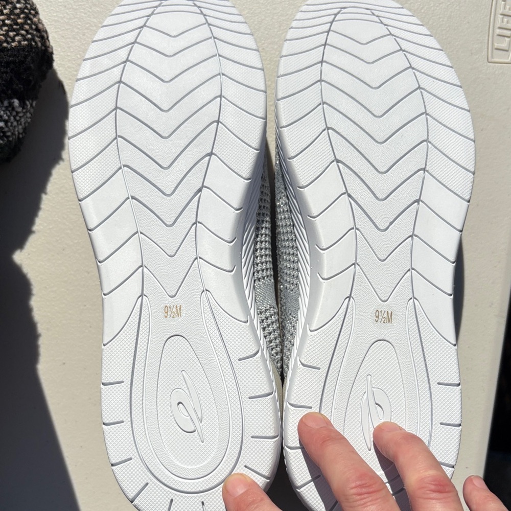 Easy Spirit Women's Light Gray Mesh Flats - Picture 2 of 3